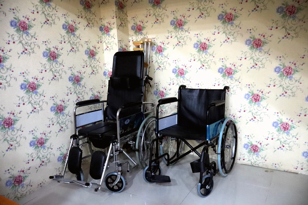 Tiga kursi roda untuk layanan prioritas penyandang disabilitas