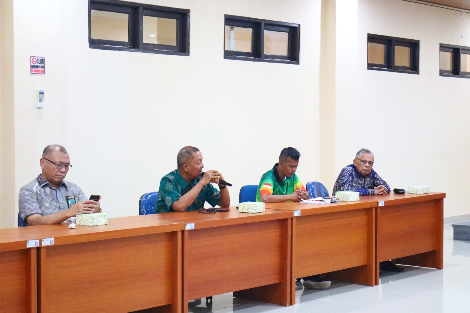 Sesi tanya jawab peserta sosialisasi dengan perwakilan BPJS Kesehatan